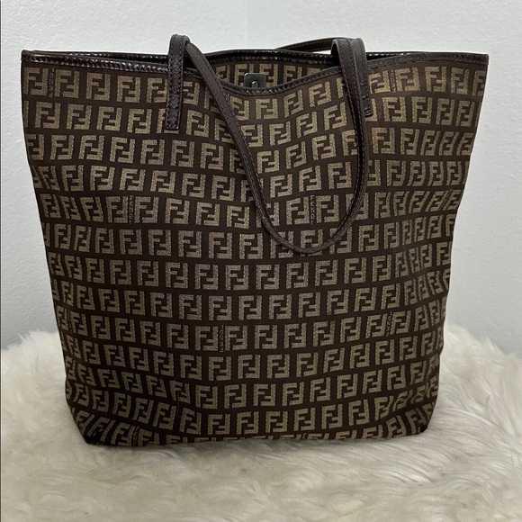 💯 Authentic Fendi Monogram Brown Tote Bag🍀 - Picture 8 of 16